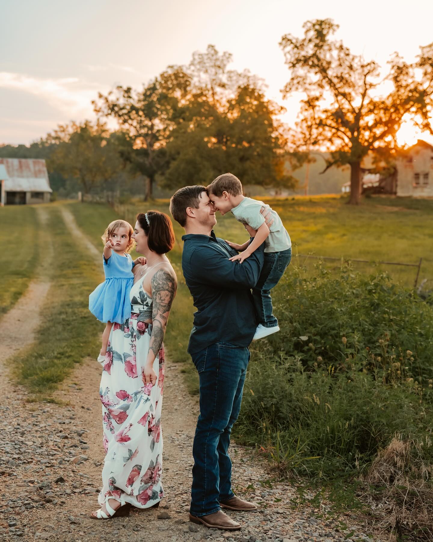 My motherhood minis were released today to my email list. 🥰 Additionally, I have one beautiful sunset slot left for my spring minis on March 22nd & April 13th! Snag them quickly! 
.
This session filled my creative cup so much! These photos were taken on their family’s ranch that has been in the family for four generations now. 

Getting flown out for photoshoots is always such an honor. Miss this family living in Texas but am always excited to fly to Missouri for their photos!